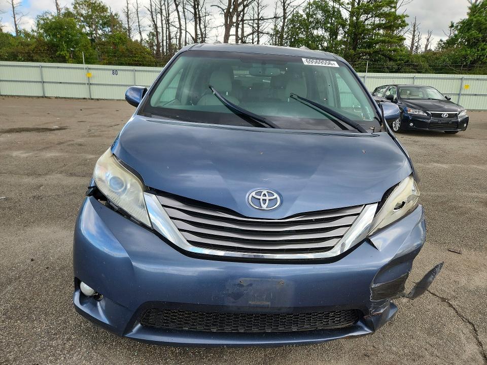 Продажа на аукционе авто 2017 Toyota Sienna, vin: 5TDYZ3DC5HS884623, номер лота: 69569556