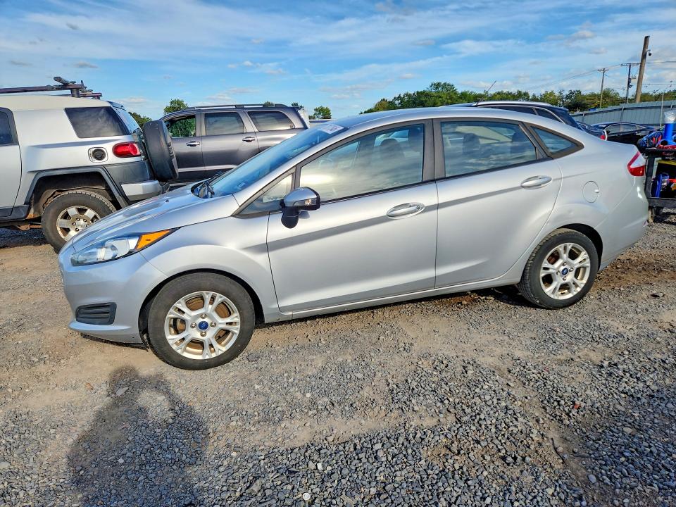 70177546 :رقم المزاد ، 3FADP4BJ2FM138144 vin ، 2015 Ford Fiesta مزاد بيع