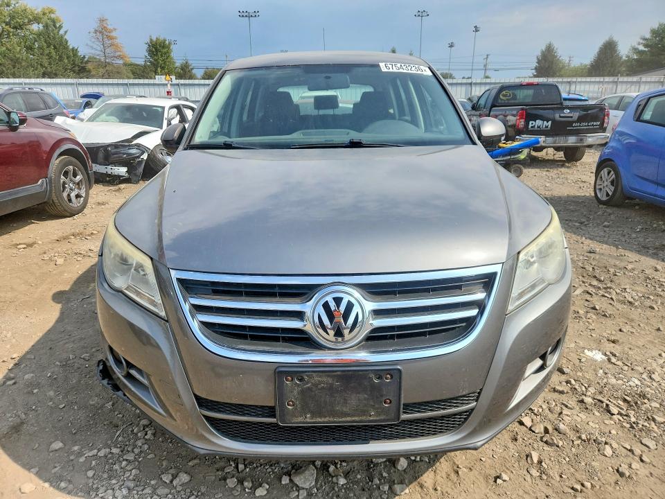 2010 Volkswagen Tiguan მანქანა იყიდება აუქციონზე, vin: WVGAV7AX6AW511832, აუქციონის ნომერი: 67543236