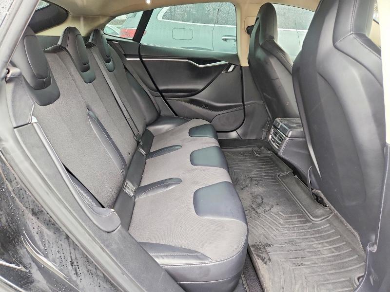 70113606 :رقم المزاد ، 5YJSA1AC5DFP10085 vin ، 2013 Tesla Model S مزاد بيع