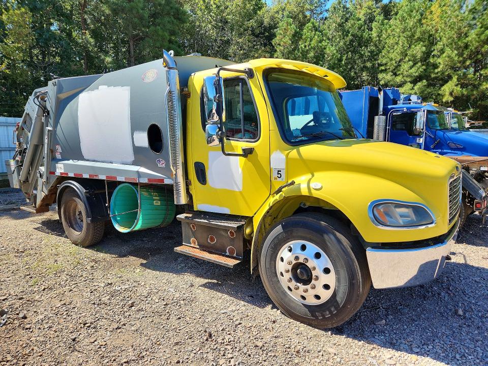 63729586 :رقم المزاد ، 3ALACXDT1FDGB7810 vin ، 2015 Freightliner M2 مزاد بيع
