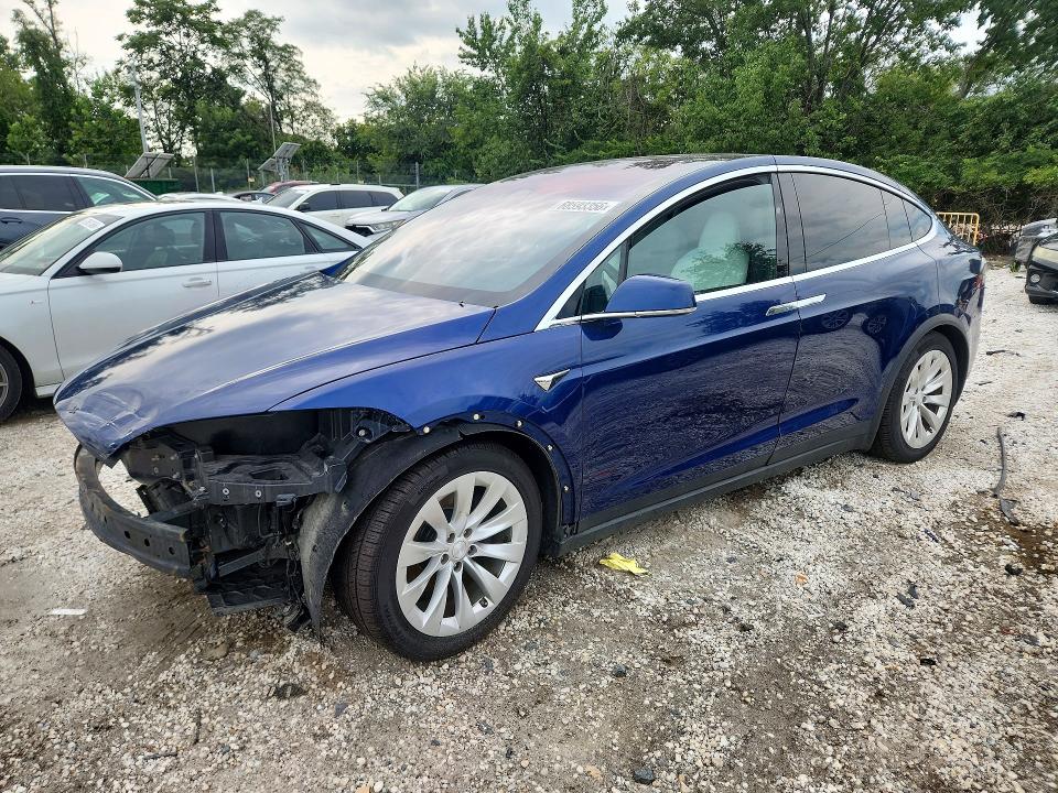 68593356 :رقم المزاد ، 5YJXCBE22JF087091 vin ، 2018 Tesla Model X مزاد بيع