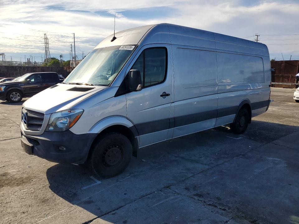 68393336 :رقم المزاد ، WD3PE8CD8HP557264 vin ، 2017 Mercedes-benz Sprinter مزاد بيع