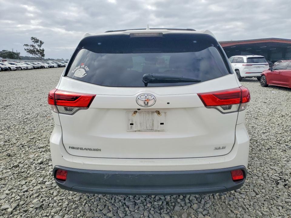 2017 Toyota Highlander მანქანა იყიდება აუქციონზე, vin: 5TDKZRFH3HS512375, აუქციონის ნომერი: 67715656