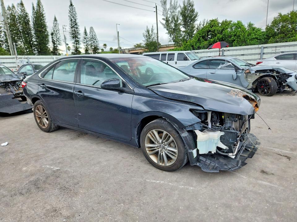 70127706 :رقم المزاد ، 4T1BF1FK0HU342635 vin ، 2017 Toyota Camry مزاد بيع