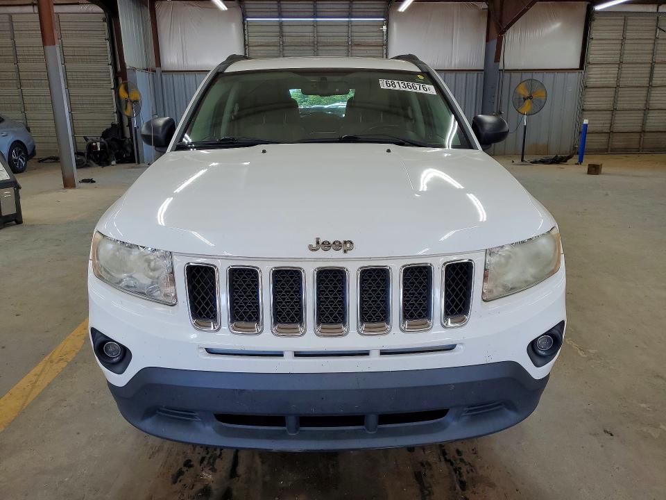 2022 Jeep Compass მანქანა იყიდება აუქციონზე, vin: 1J4NF5FB3BD277869, აუქციონის ნომერი: 68136676