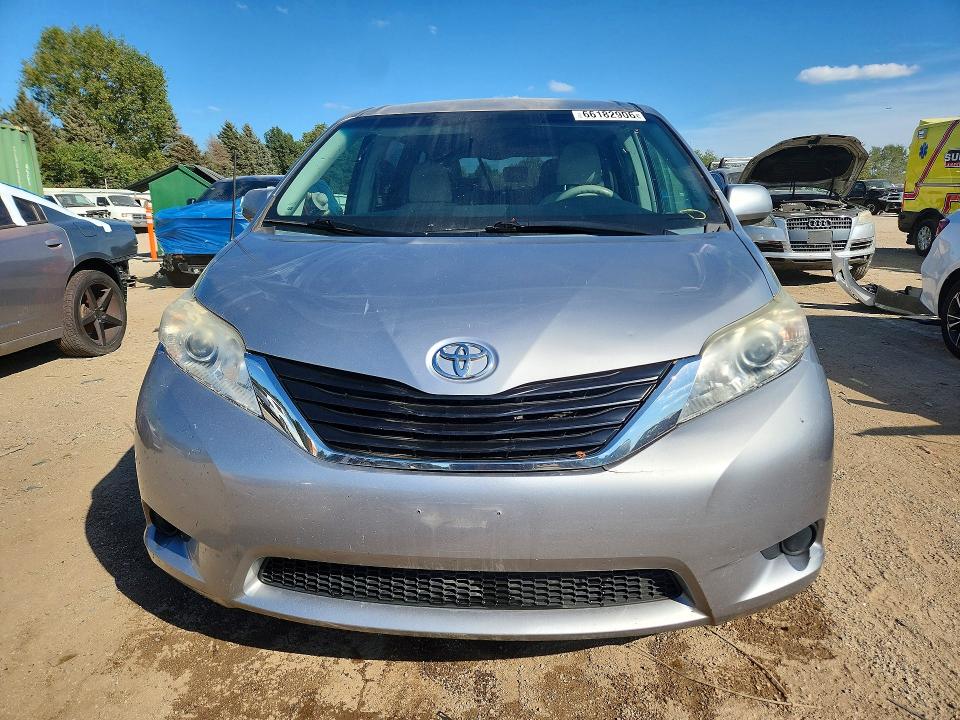 Aukcja sprzedaży 2012 Toyota Sienna, vin: 5TDKA3DC5CS015543, numer aukcji: 66182906