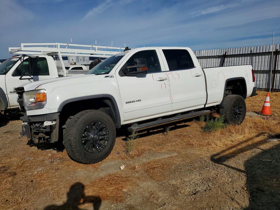 68229726 :رقم المزاد ، 1GT12YE82FF517480 vin ، 2015 Gmc Sierra مزاد بيع