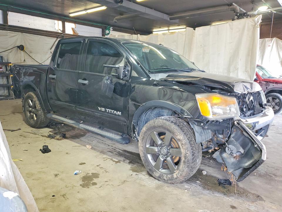 67700226 :رقم المزاد ، 1N6AA0EC0FN511527 vin ، 2015 Nissan Titan مزاد بيع