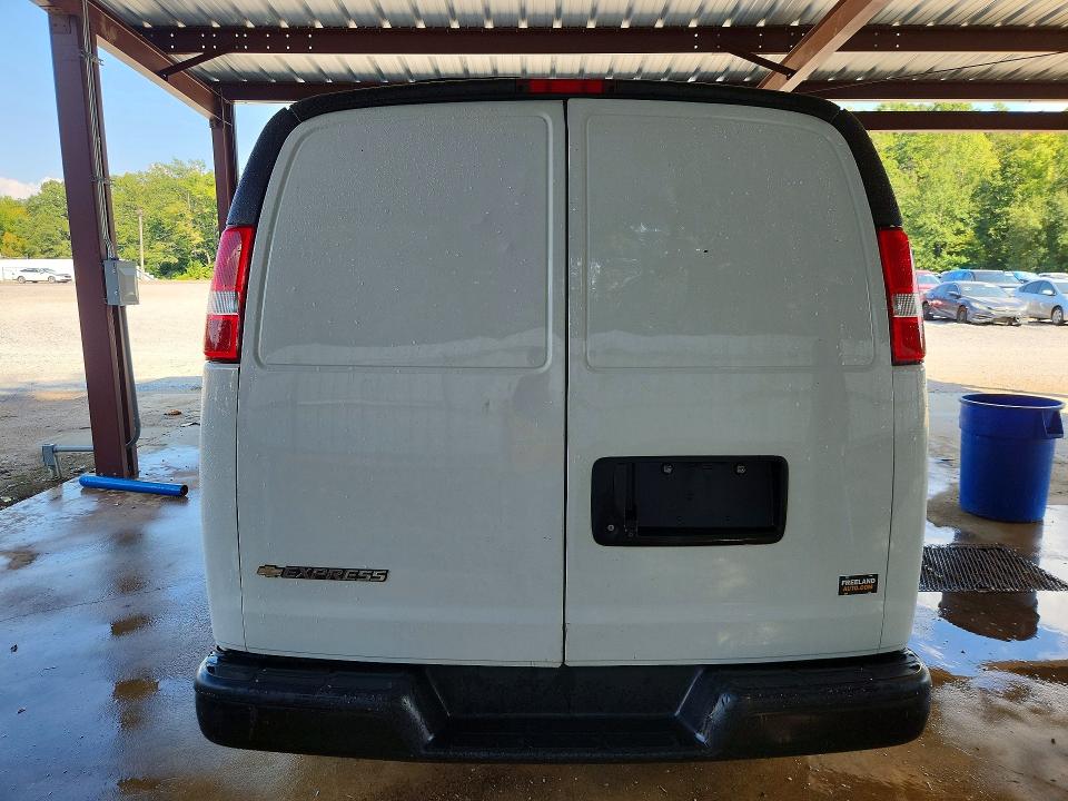 69599756 :رقم المزاد ، 1GCWGAFP0M1163022 vin ، 2021 Chevrolet Express G2500 مزاد بيع