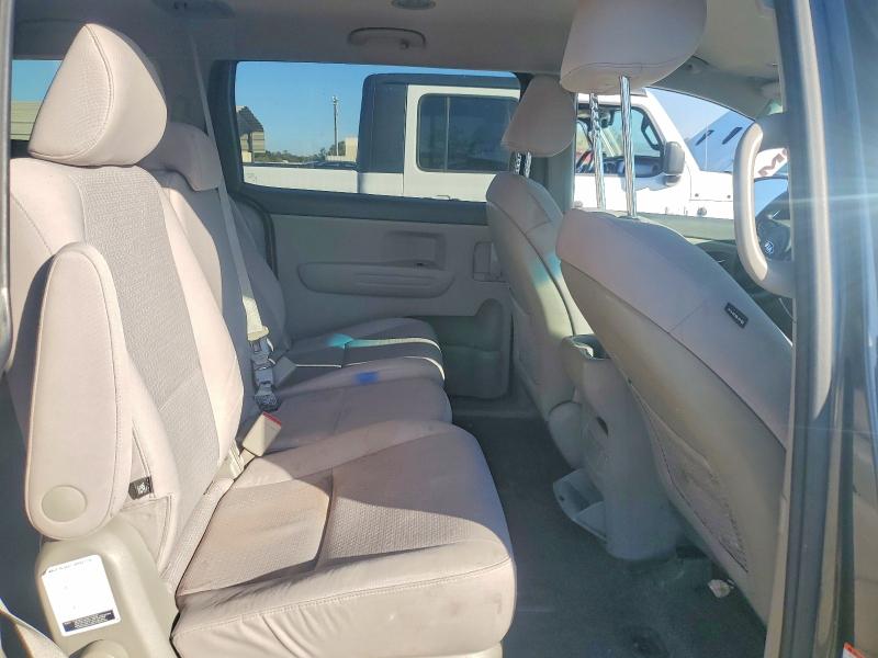 69995556 :رقم المزاد ، KNDMB5C15J6407100 vin ، 2018 Kia Sedona مزاد بيع