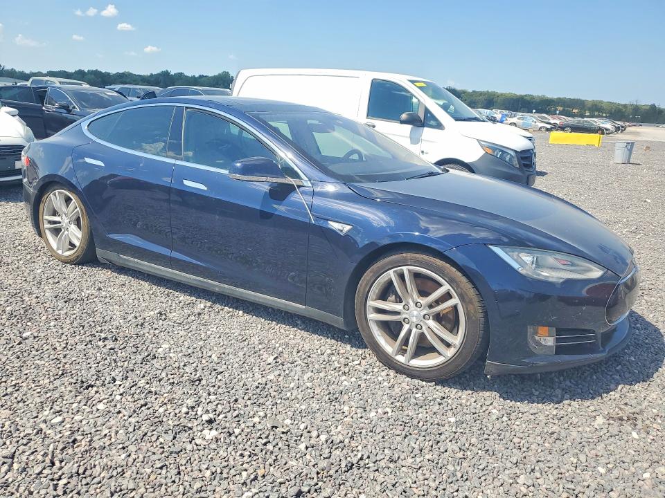 67307856 :رقم المزاد ، 5YJSA1CN2DFP04534 vin ، 2013 Tesla Model S مزاد بيع