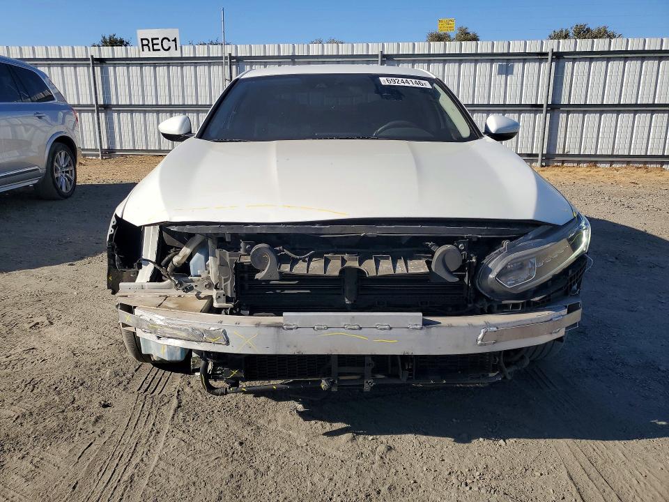 Продаж на аукціоні авто 2018 Honda Accord, vin: 1HGCV3F14JA010415, номер лоту: 69244146