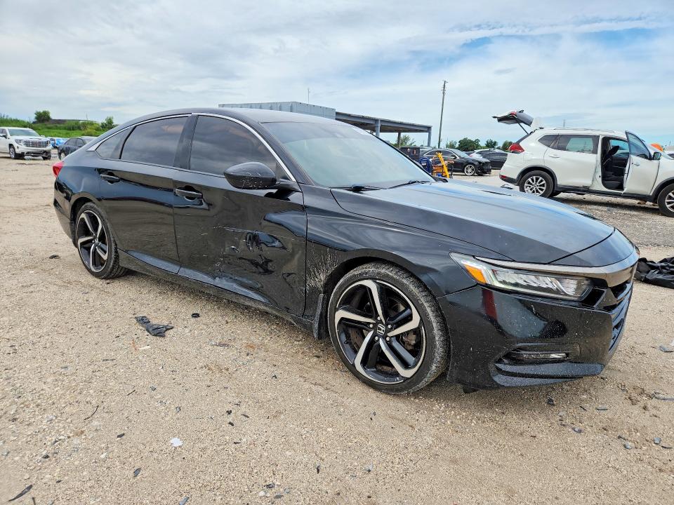 69892266 :رقم المزاد ، 1HGCV1F37JA203437 vin ، 2018 Honda Accord مزاد بيع