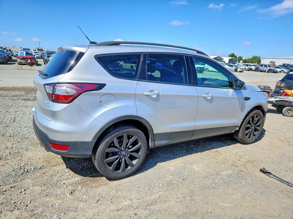 Продажа на аукционе авто 2018 Ford Escape, vin: 1FMCU0GD3JUB13926, номер лота: 70719636