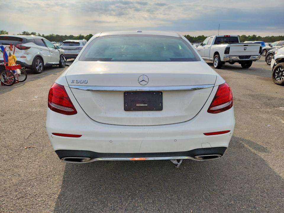 69632566 :رقم المزاد ، WDDZF4JB4JA436865 vin ، 2018 Mercedes-benz E مزاد بيع