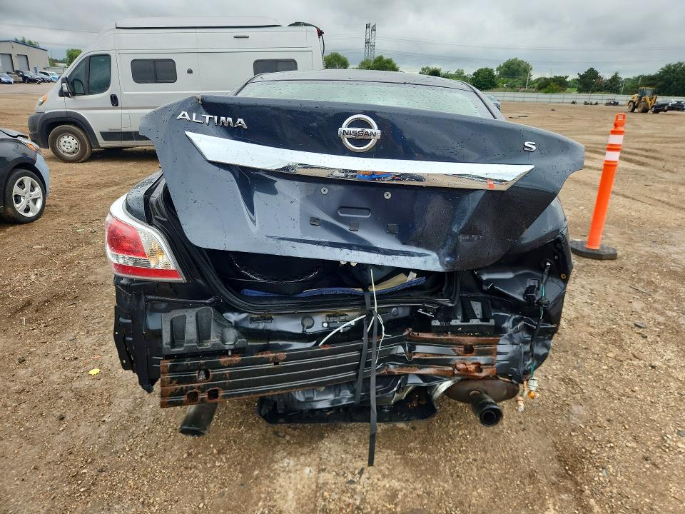 2015 Nissan Altima მანქანა იყიდება აუქციონზე, vin: 1N4AL3AP6FN377717, აუქციონის ნომერი: 68000556