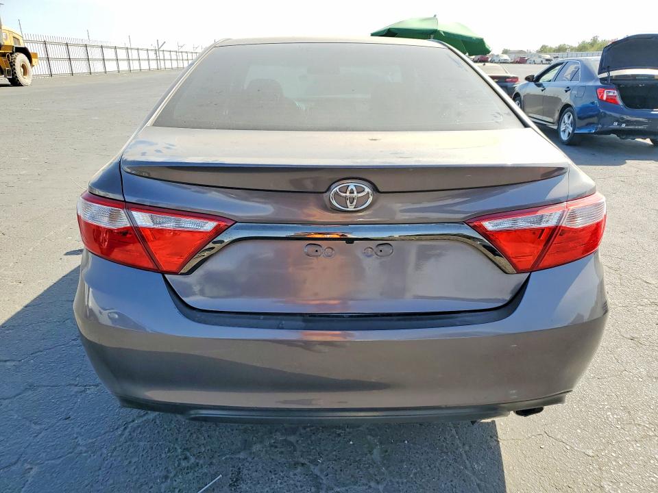 69976836 :رقم المزاد ، 4T1BF1FK3GU116555 vin ، 2016 Toyota Camry مزاد بيع