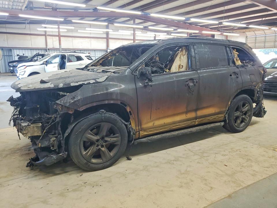 Продажа на аукционе авто 2019 Toyota Highlander, vin: 5TDDZRFH4KS979644, номер лота: 67934076