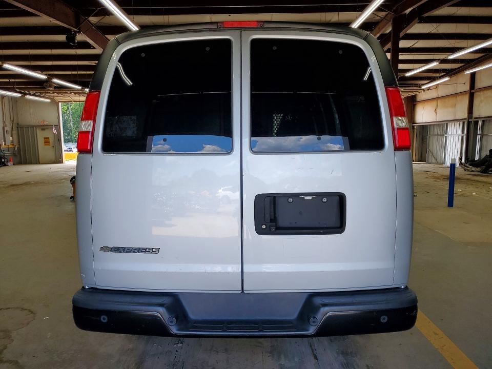 67773616 :رقم المزاد ، 1GCWGAFP5J1309328 vin ، 2018 Chevrolet Express 2500 مزاد بيع