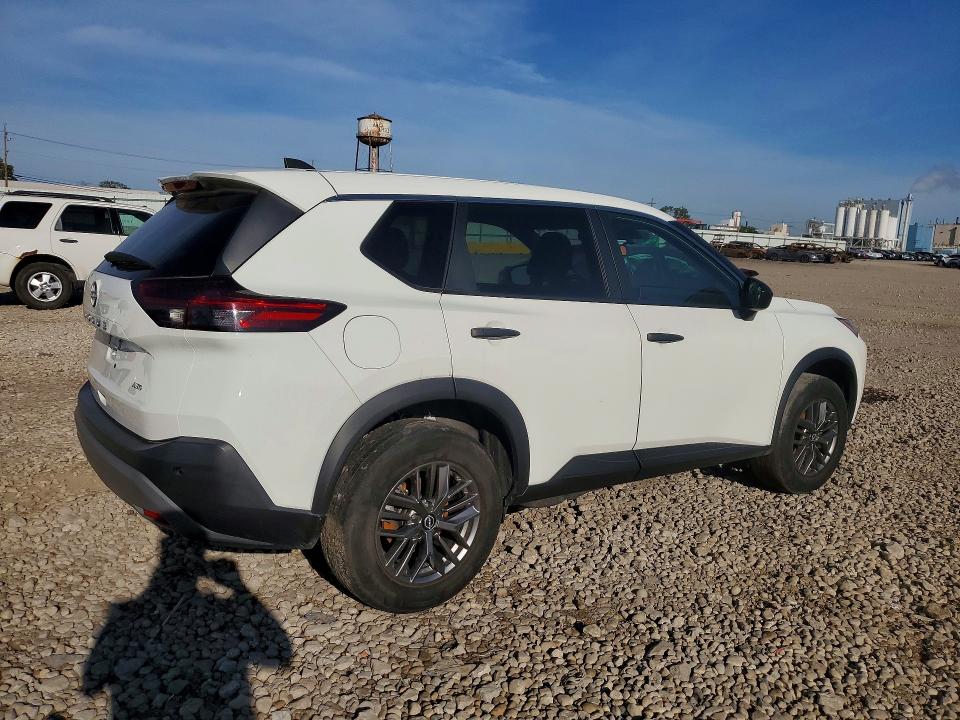 68549796 :رقم المزاد ، 5N1BT3AB8NC722688 vin ، 2022 Nissan Rogue مزاد بيع