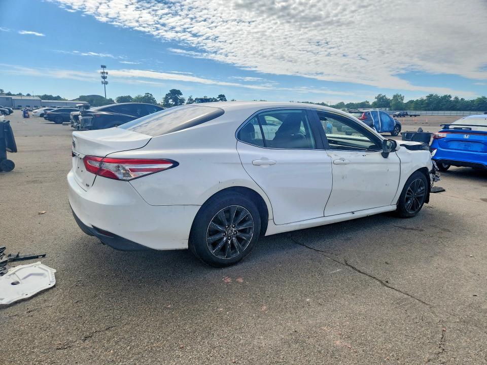 Продажа на аукционе авто 2018 Toyota Camry, vin: 4T1B11HK7JU590513, номер лота: 69404676