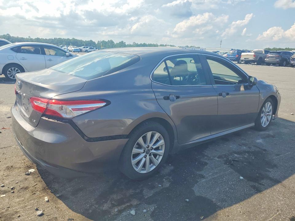 2018 Toyota Camry მანქანა იყიდება აუქციონზე, vin: 4T1B11HK4JU141399, აუქციონის ნომერი: 69016926