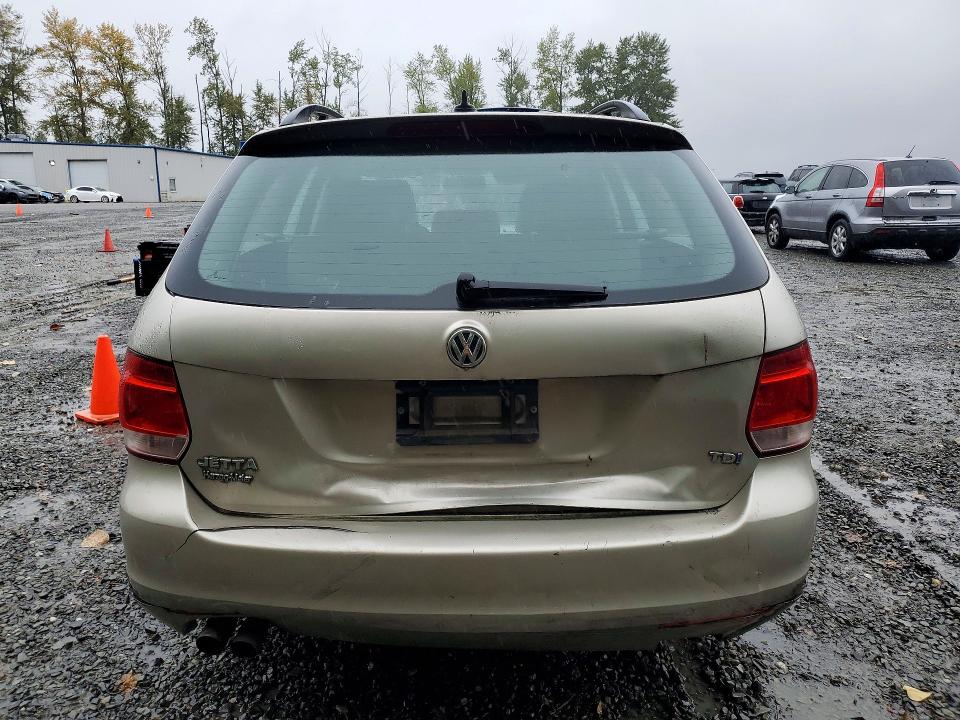 71233326 :رقم المزاد ، 3VWML7AJ1EM625193 vin ، 2014 Volkswagen Jetta مزاد بيع