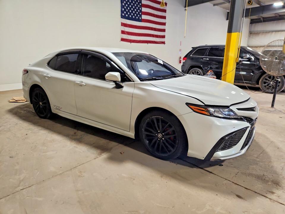 68187386 :رقم المزاد ، 4T1K61AK6NU029477 vin ، 2022 Toyota Camry مزاد بيع
