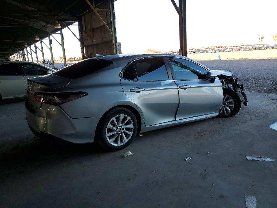 70719736 :رقم المزاد ، 4T1C11AK1NU648376 vin ، 2022 Toyota Camry مزاد بيع