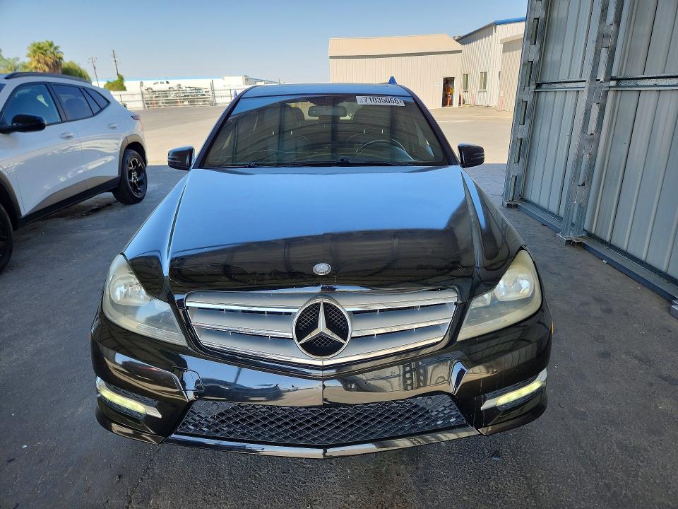 Продажа на аукционе авто 2012 Mercedes-benz C, vin: WDDGF4HB2CA625109, номер лота: 71035066