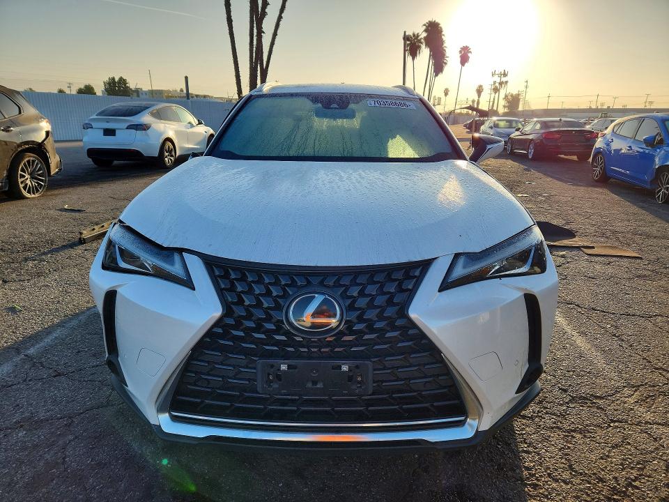 70358686 :رقم المزاد ، JTHX3JBH6M2040378 vin ، 2021 Lexus Ux مزاد بيع