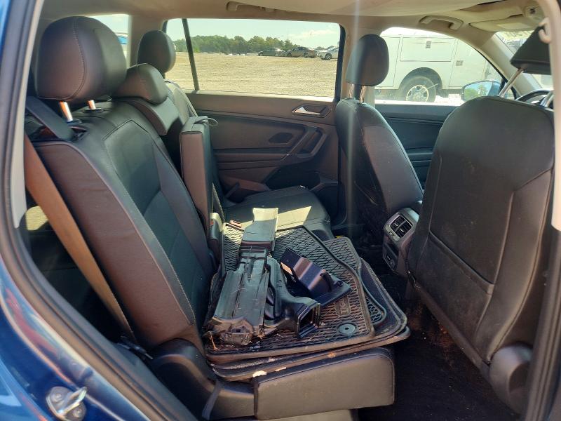 67979796 :رقم المزاد ، 3VV3B7AX0JM077138 vin ، 2018 Volkswagen Tiguan مزاد بيع