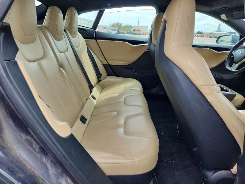 68809076 :رقم المزاد ، 5YJSA1V28FF097383 vin ، 2015 Tesla Model S مزاد بيع
