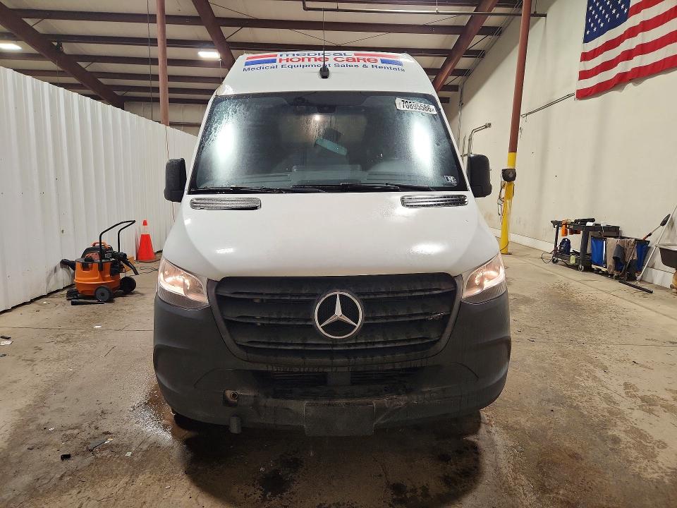 70895586 :رقم المزاد ، W1Y40CHY8PT131355 vin ، 2023 Mercedes-benz Sprinter مزاد بيع