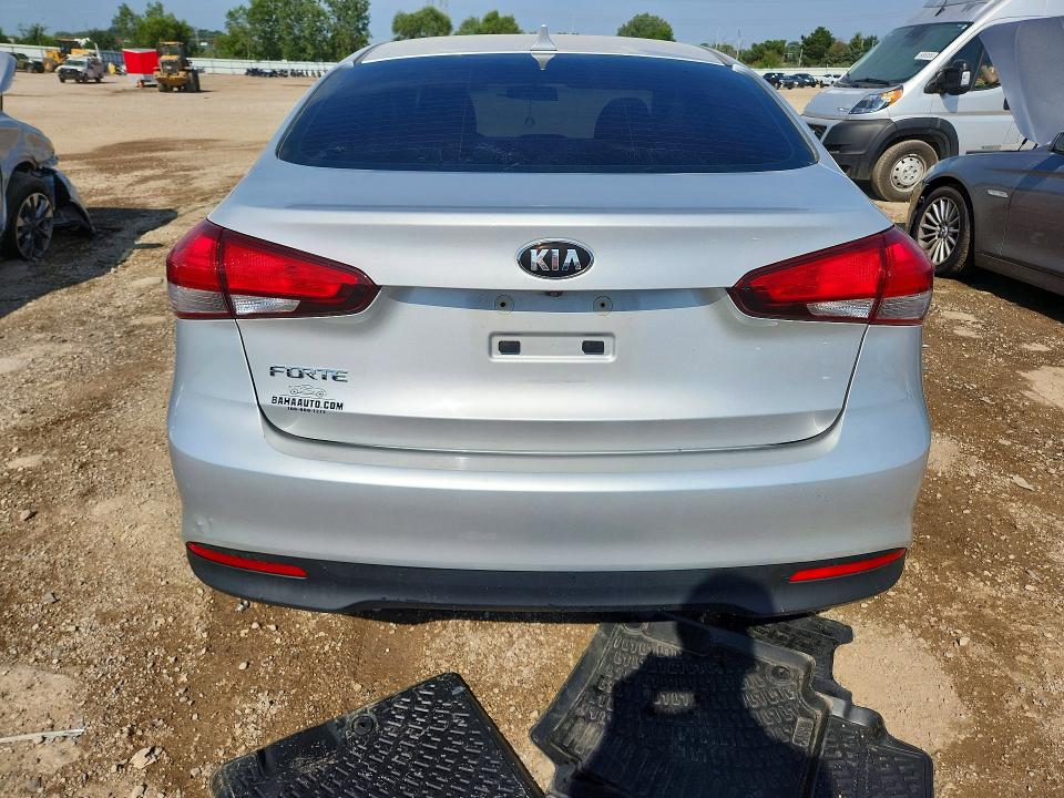 67475616 :رقم المزاد ، 3KPFL4A71JE170025 vin ، 2018 Kia Forte مزاد بيع