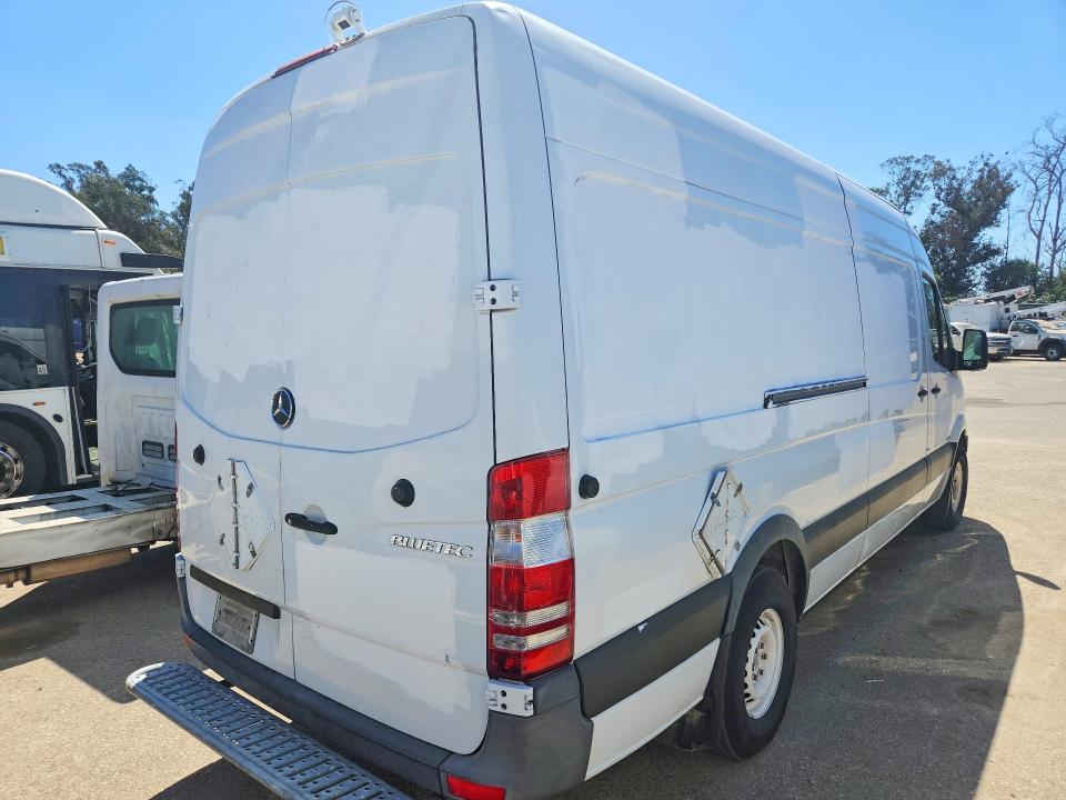 64688996 :رقم المزاد ، WD3PE8CB4C5683110 vin ، 2012 Mercedes-benz Sprinter مزاد بيع