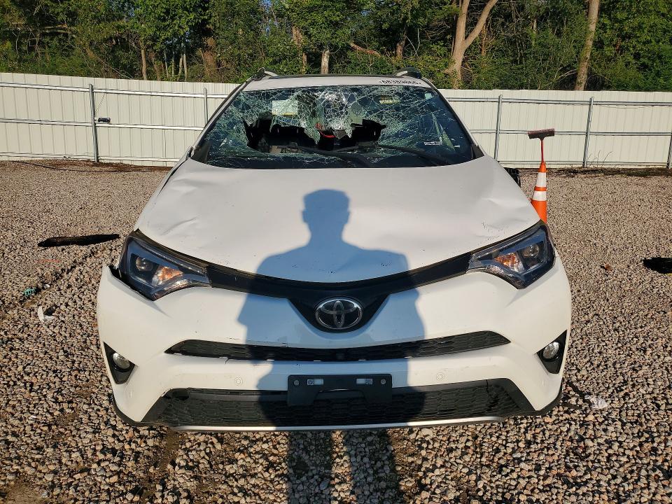 Продажа на аукционе авто 2017 Toyota Rav4, vin: JTMJFREV1HJ157716, номер лота: 68389866