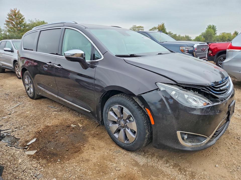 Продажа на аукционе авто 2018 Chrysler Pacifica, vin: 2C4RC1N79JR118260, номер лота: 69028666