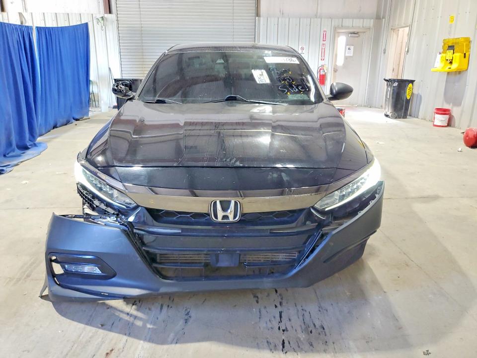 Продажа на аукционе авто 2018 Honda Accord, vin: 1HGCV1F34JA068093, номер лота: 69253786