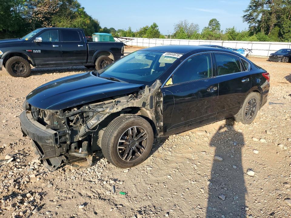 2018 Nissan Altima მანქანა იყიდება აუქციონზე, vin: 1N4AL3AP6JC257775, აუქციონის ნომერი: 69749366