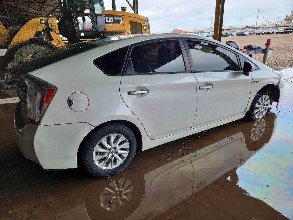 69982966 :رقم المزاد ، JTDKN3DP0F3067188 vin ، 2015 Toyota Prius Plug-in Hybrid مزاد بيع