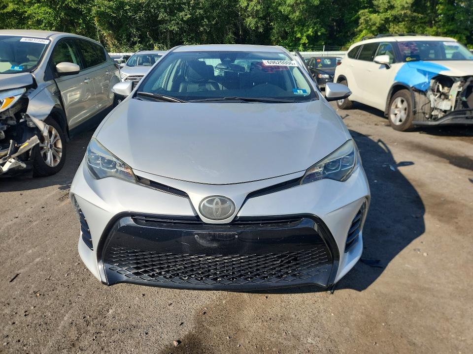 69620006 :رقم المزاد ، 2T1BURHE8JC110397 vin ، 2018 Toyota Corolla مزاد بيع