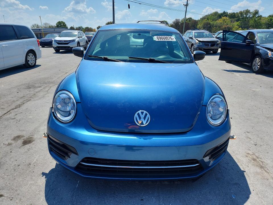 2018 Volkswagen Beetle მანქანა იყიდება აუქციონზე, vin: 3VWFD7AT6JM716672, აუქციონის ნომერი: 69668076