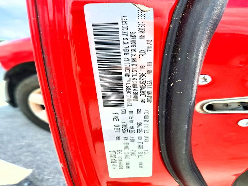 67081856 :رقم المزاد ، 1C6RR7KM5JS277309 vin ، 2018 Ram 1500 مزاد بيع