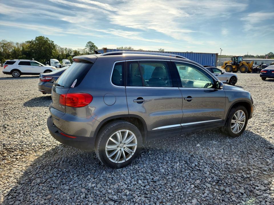 70566126 :رقم المزاد ، WVGAV3AX5EW625416 vin ، 2014 Volkswagen Tiguan مزاد بيع