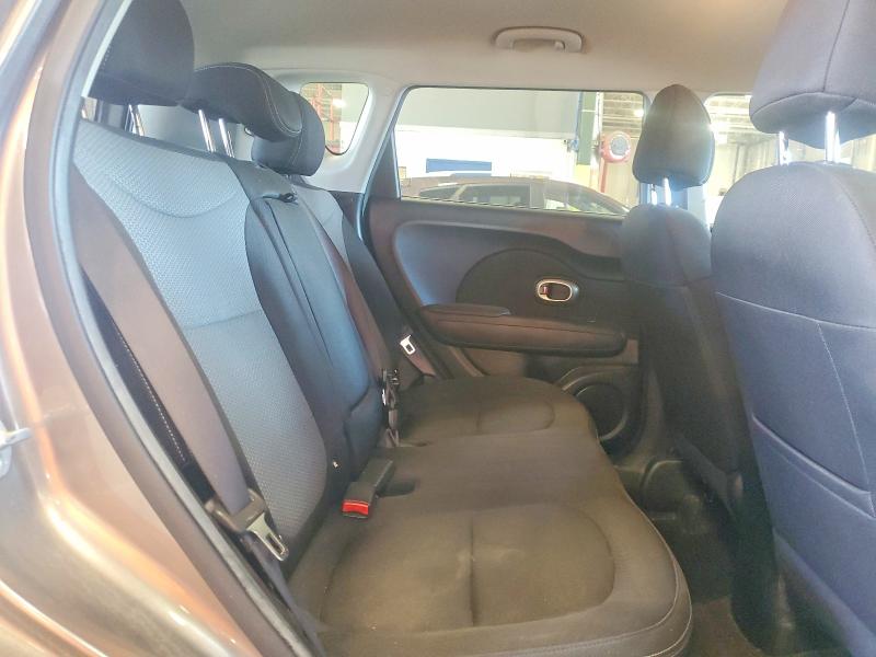 67442146 :رقم المزاد ، KNDJP3A55J7559810 vin ، 2018 Kia Soul مزاد بيع