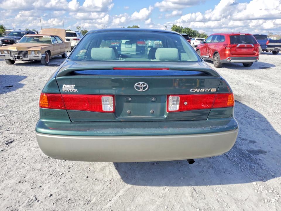 70496326 :رقم المزاد ، 4T1BG22K3YU962467 vin ، 2000 Toyota Camry مزاد بيع
