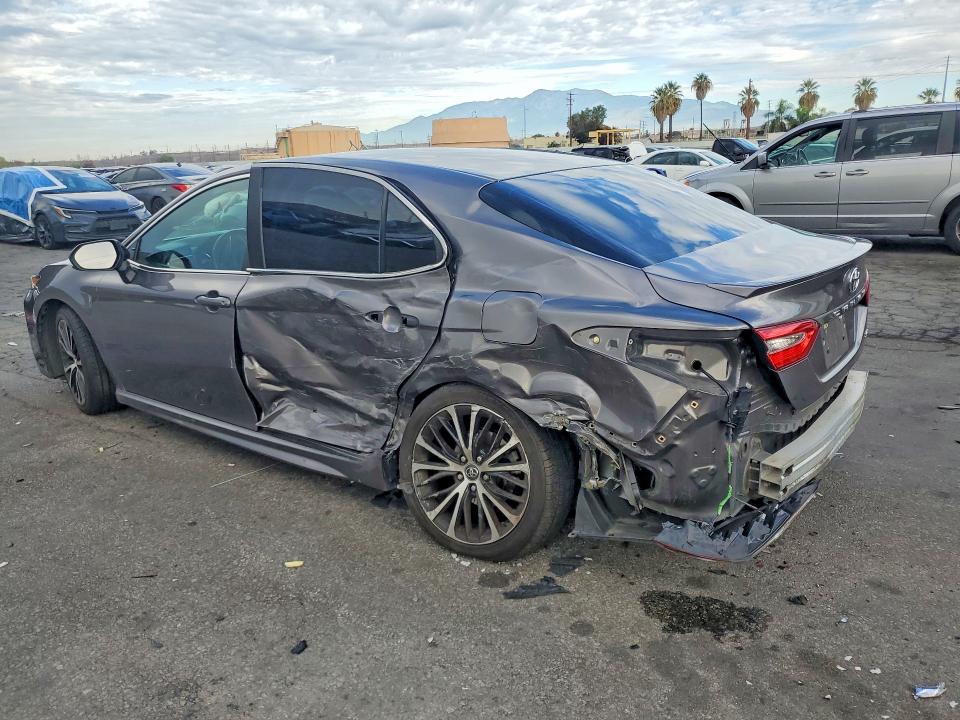 Продажа на аукционе авто 2018 Toyota Camry, vin: 4T1B11HK8JU647057, номер лота: 68213126