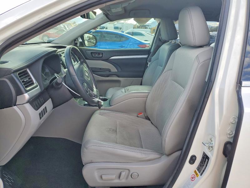 2015 Toyota Highlander მანქანა იყიდება აუქციონზე, vin: 5TDBKRFH8FS191712, აუქციონის ნომერი: 70006256
